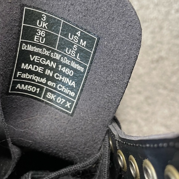 💥NWOT💥 Vegan 1460 8-eye Lace Up Doc Martens Boots - Picture 16 of 16
